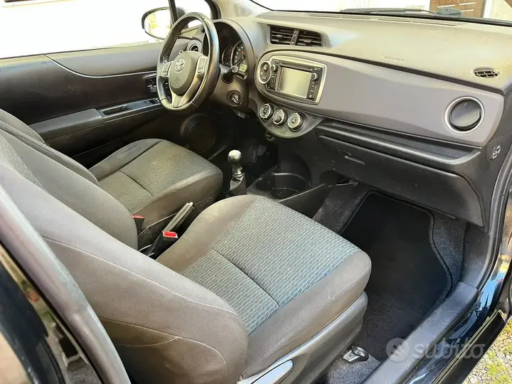 Toyota Yaris 2012 photo 5