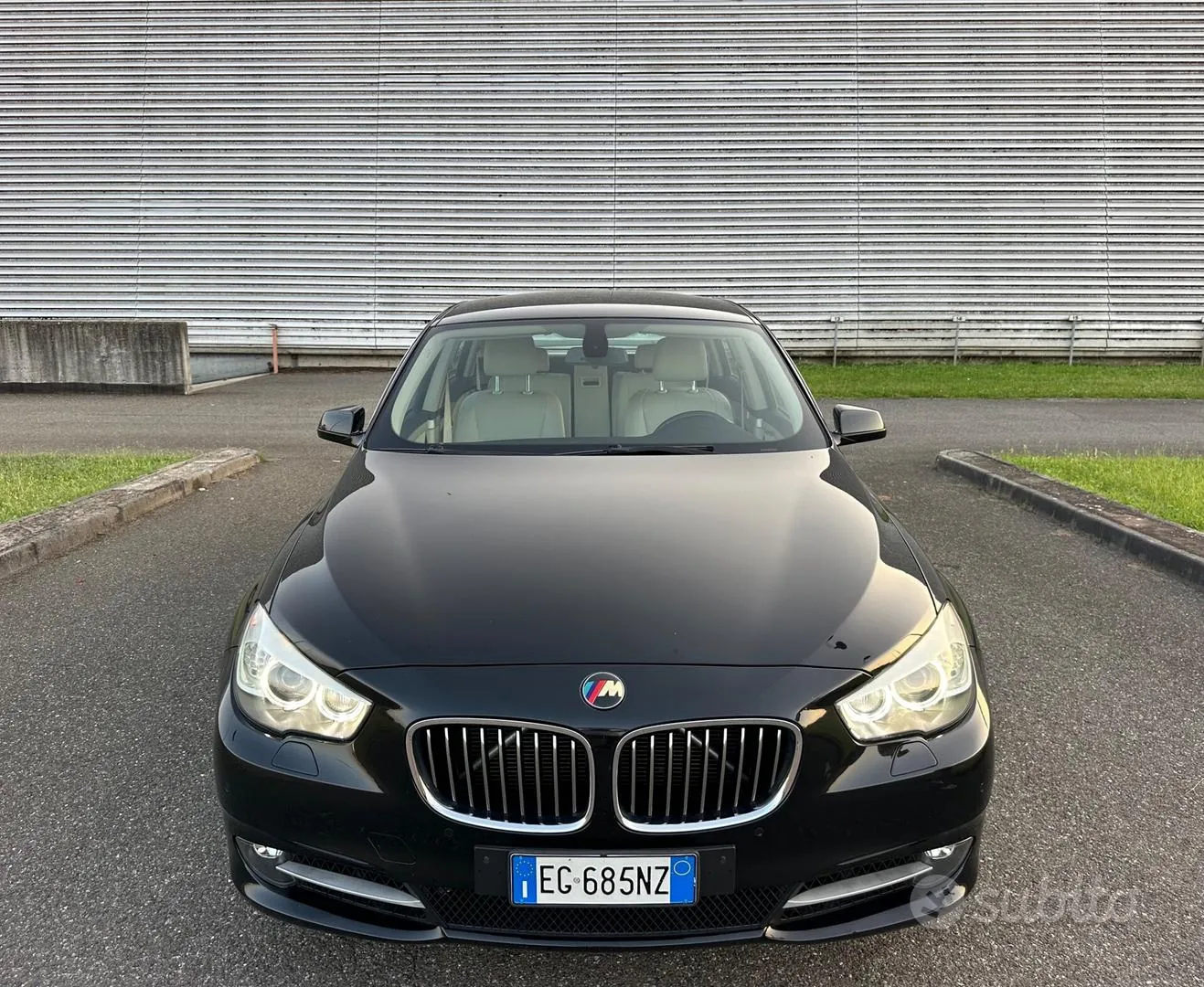 BMW 5 Series 2011 photo 2