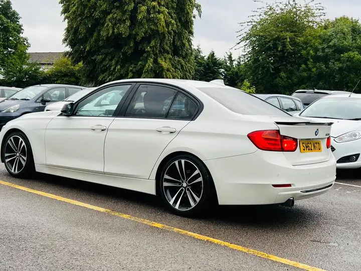 BMW 3 Series 2012 photo 3