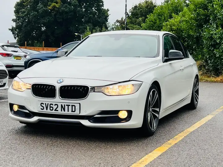 BMW 3 Series 2012 photo 2