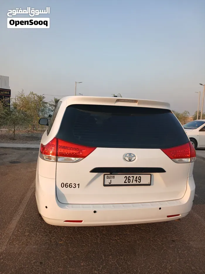 Toyota Sienta 2014 photo 2
