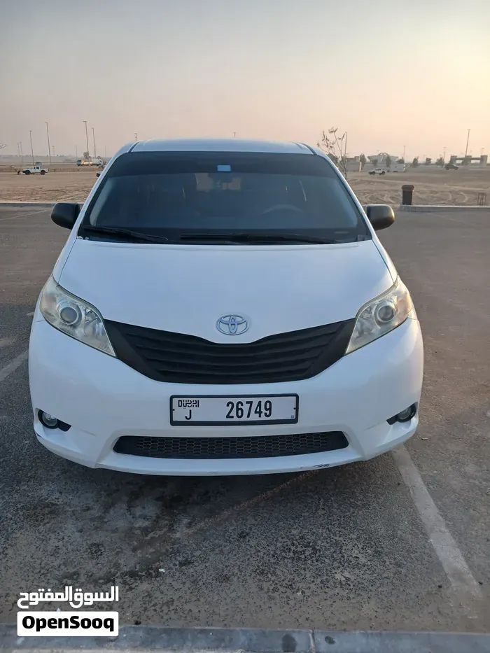 Toyota Sienta 2014 photo 4
