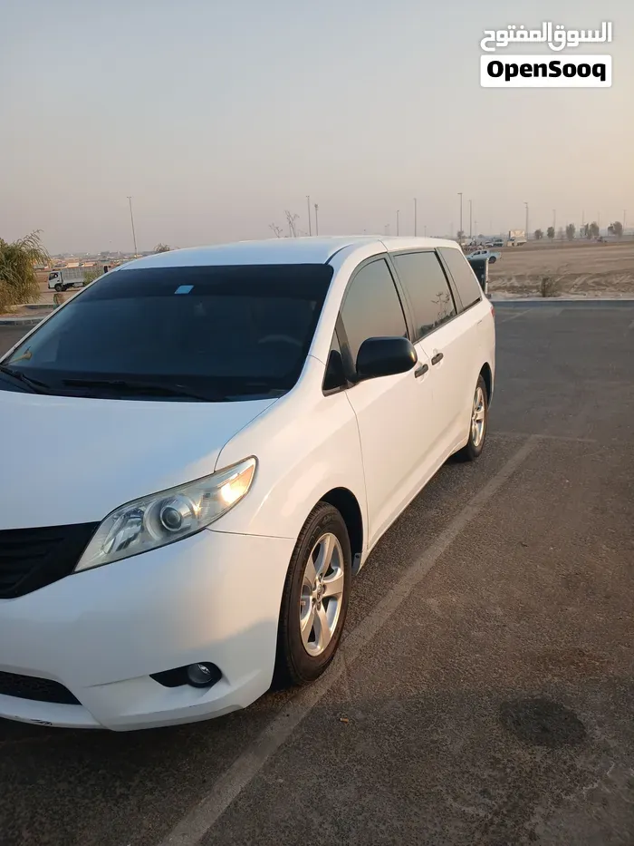 Toyota Sienta 2014 photo 3