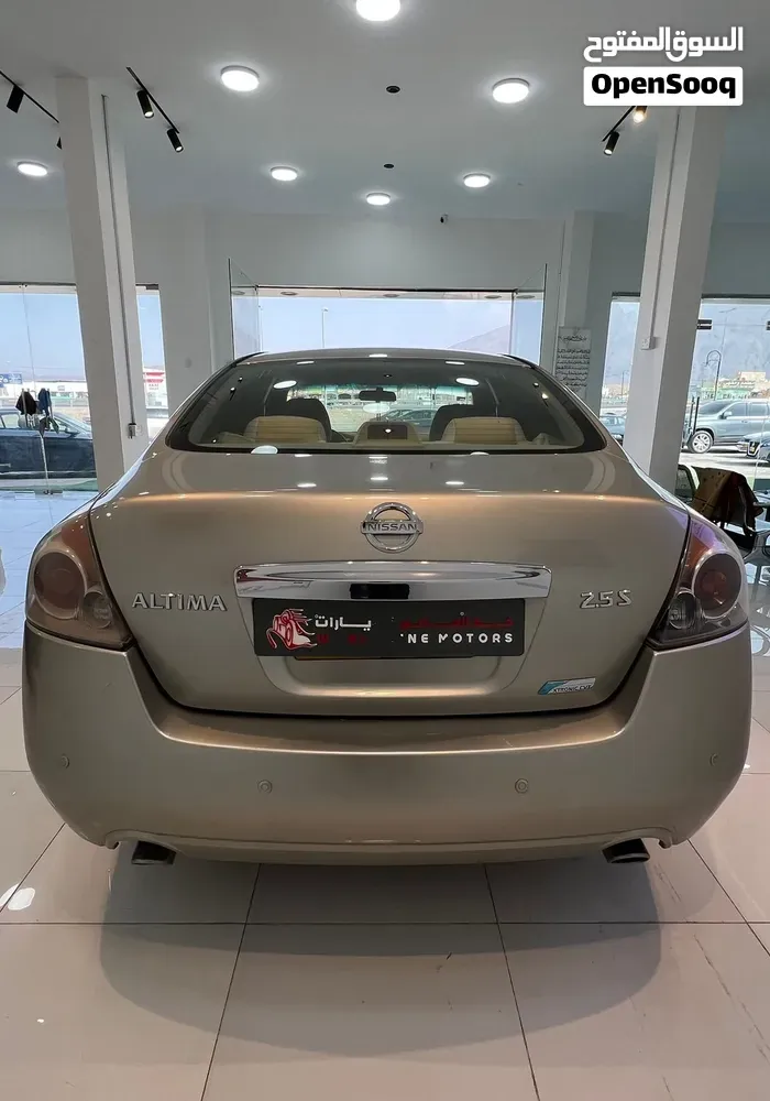 Nissan Altima 2010 photo 2