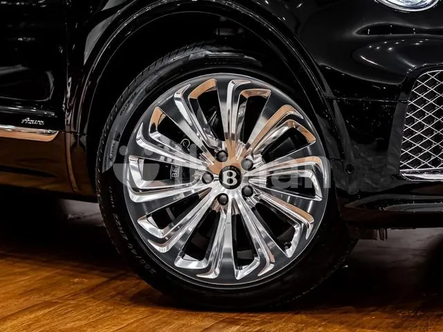 Bentley Bentayga 2025 photo 2
