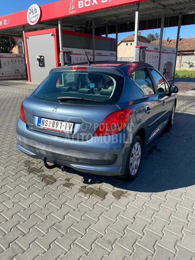 Peugeot 207 2006 photo 3