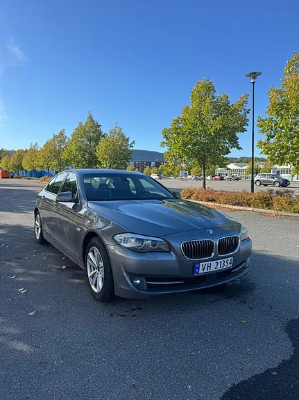BMW 523I