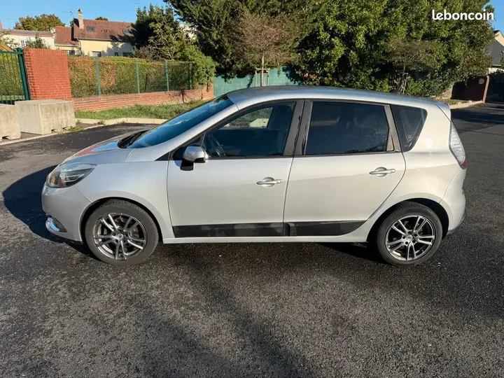 Renault Megane 2012 photo 3