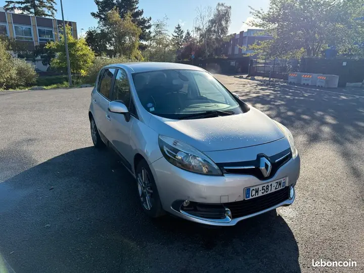 Renault Megane 2012 photo 2