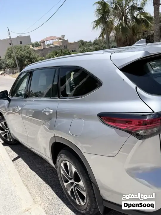 Toyota Highlander 2022 photo 3