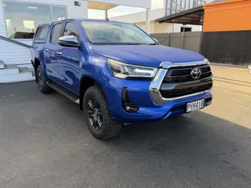 Toyota Hilux 2023 photo 2