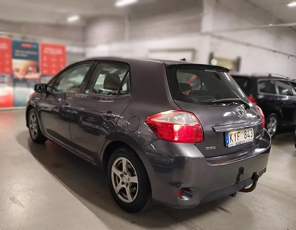Toyota Auris 2010 photo 3