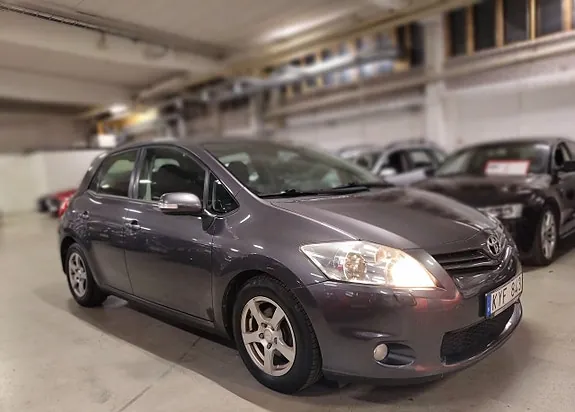 Toyota Auris 2010 photo 2