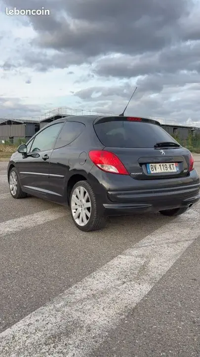 Peugeot 207 2011 photo 2