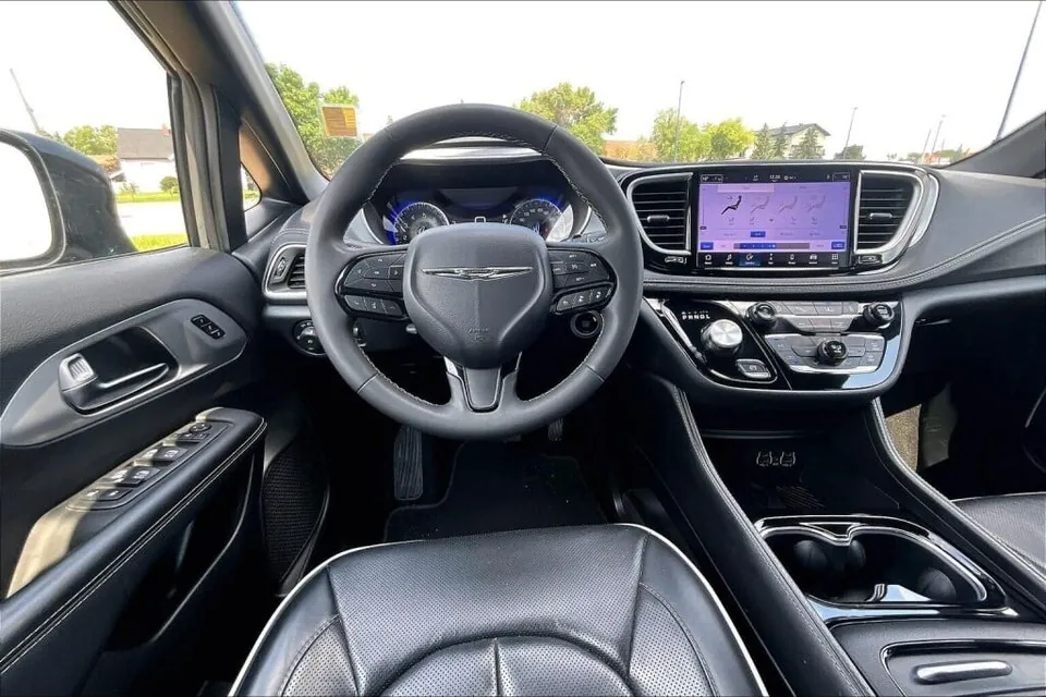 Chrysler Pacifica 2025 photo 5