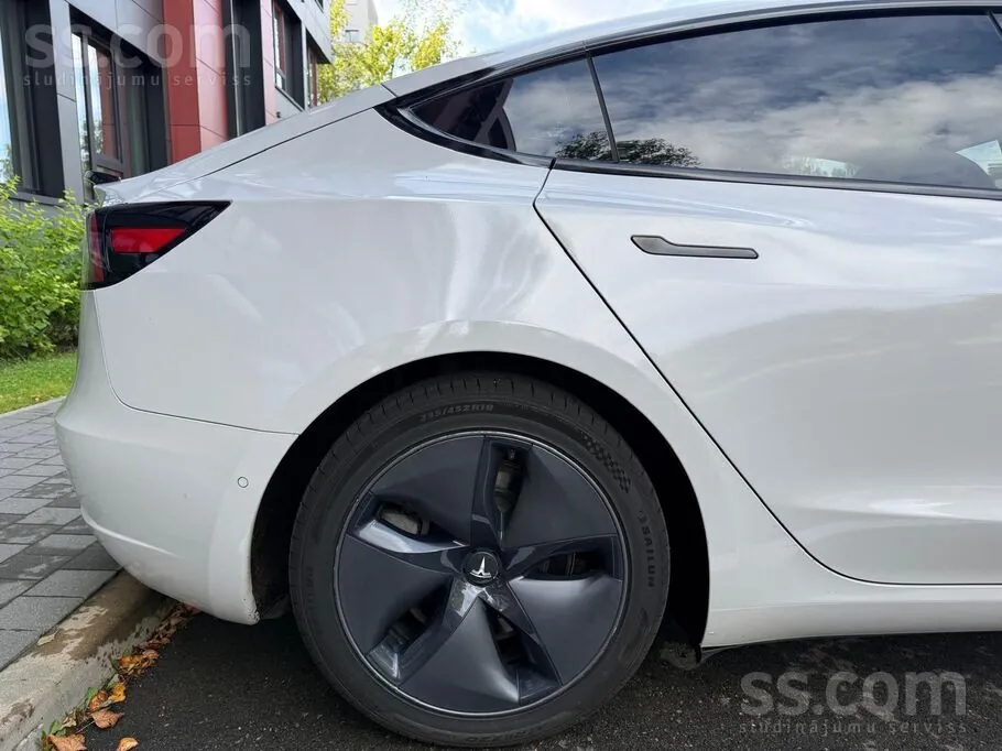Tesla Model 3 2020 photo 3