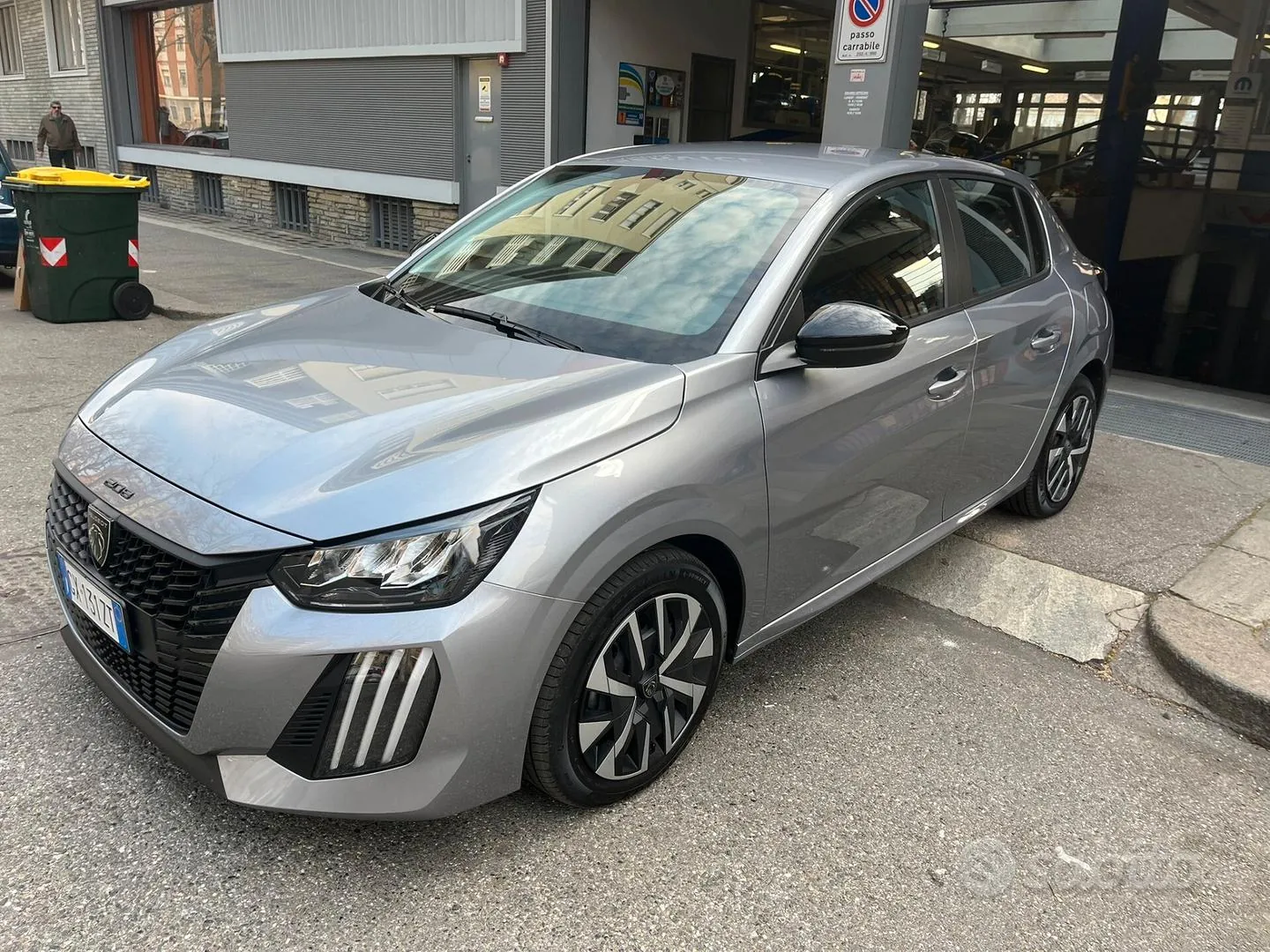 Peugeot 208 2024 photo 2