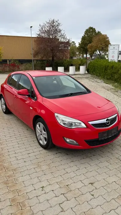 Opel Astra 2010 photo 2