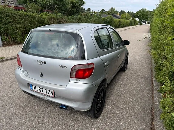 Toyota Yaris 2002 photo 4
