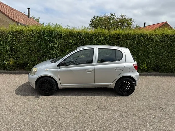 Toyota Yaris 2002 photo 2