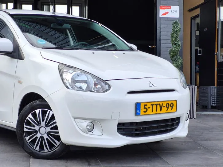 Mitsubishi Space Star 2014 photo 2