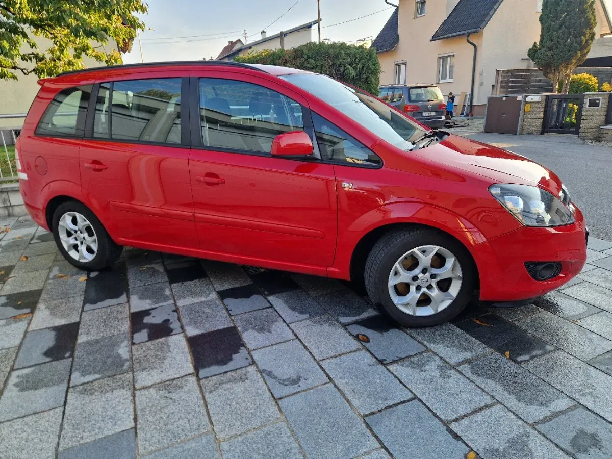 Opel Zafira 2012 photo 2