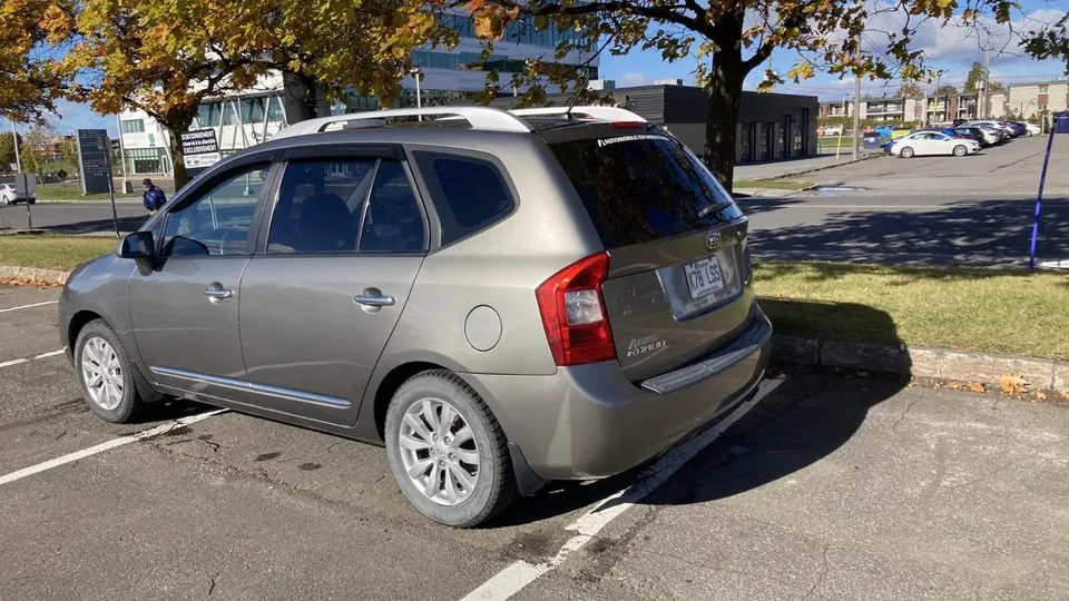 Kia Rondo 2012 photo 4