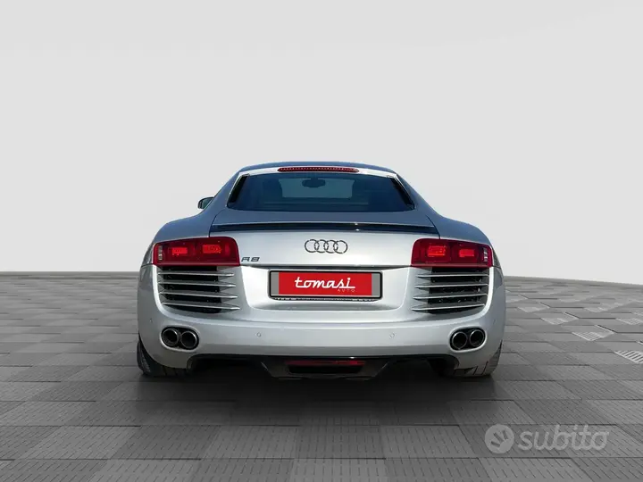 Audi R8 2010 photo 4