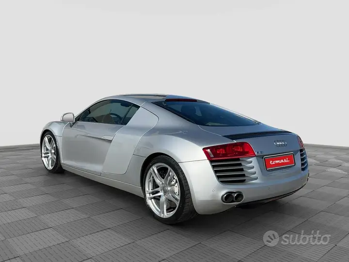 Audi R8 2010 photo 3