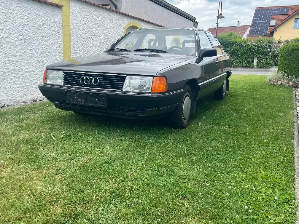 Audi 100 1984 photo 3