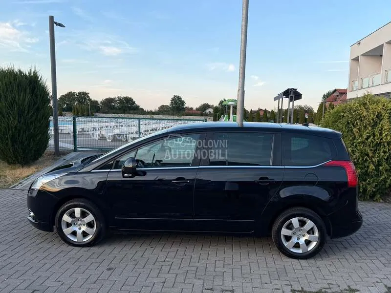 Peugeot 5008 2011 photo 5