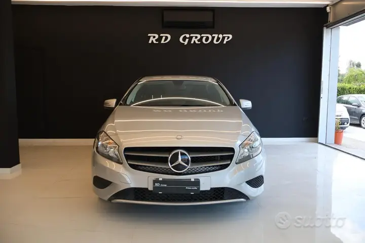 Mercedes-Benz A 180 2015 photo 2