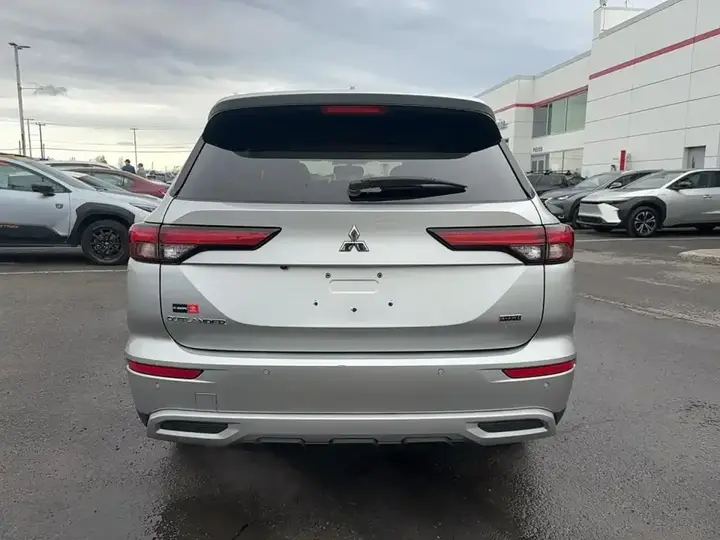 Mitsubishi Outlander 2023 photo 5