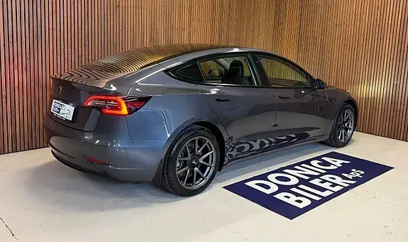 Tesla Model 3 2021 photo 2