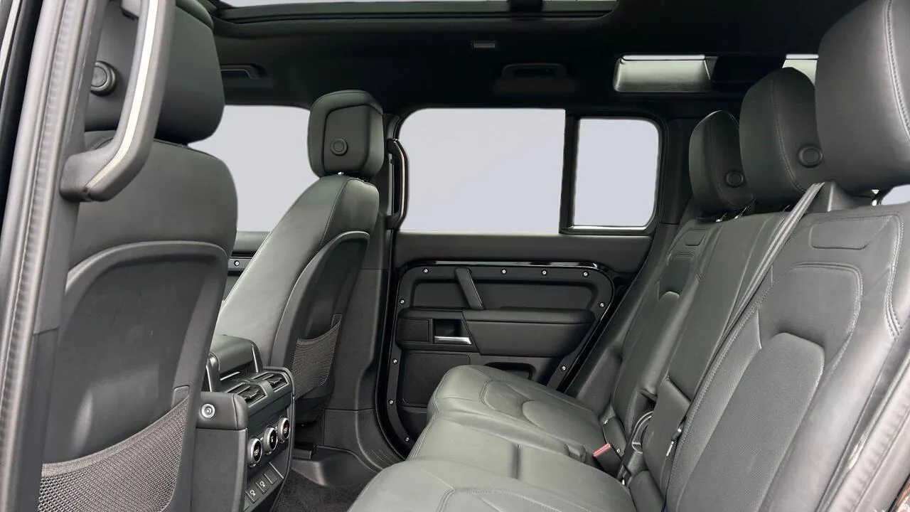 Land Rover Defender 110 2025 photo 4