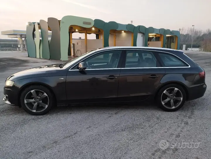 Audi A4 2009 photo 2