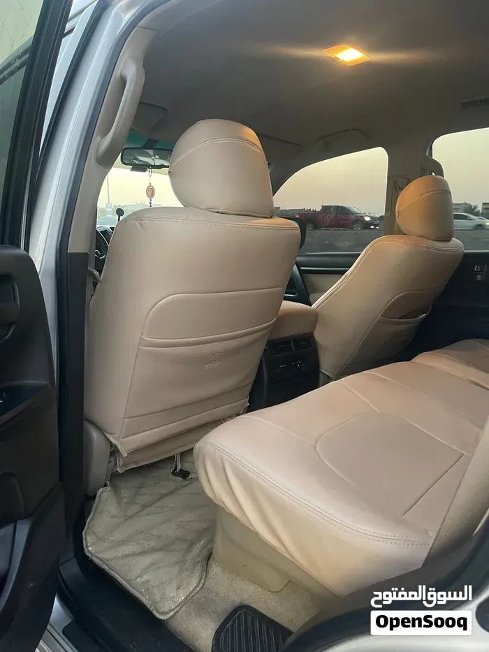 Toyota Land Cruiser 2010 photo 4