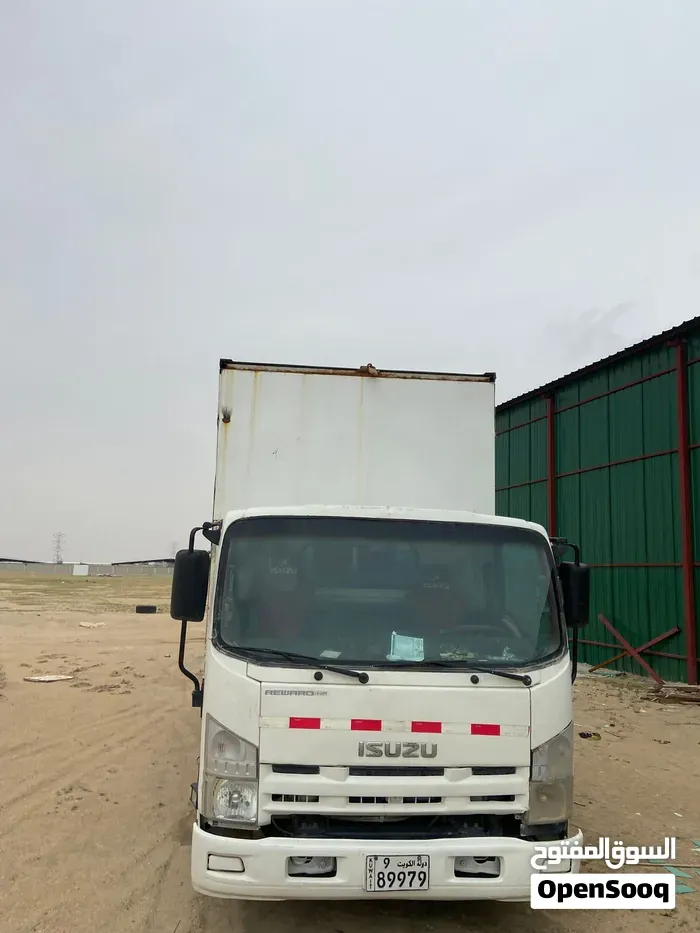 Isuzu Sovereign 2013 photo 2