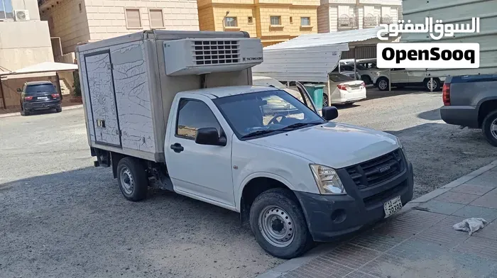 Isuzu Sovereign 2013 photo 5