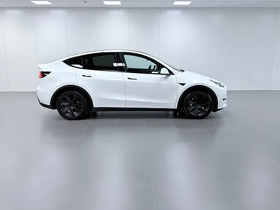 Tesla Model Y 2023 photo 4
