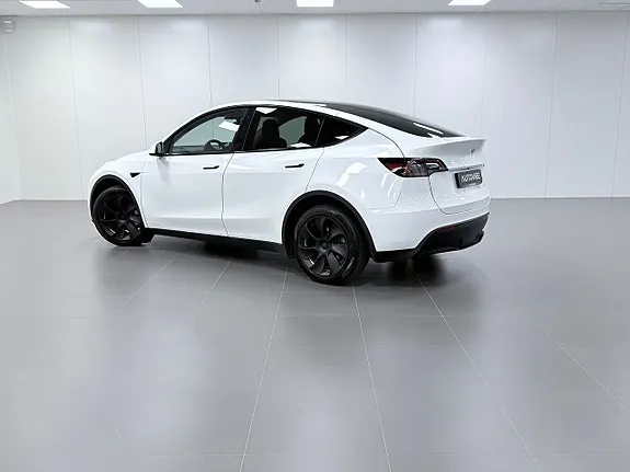Tesla Model Y 2023 photo 3