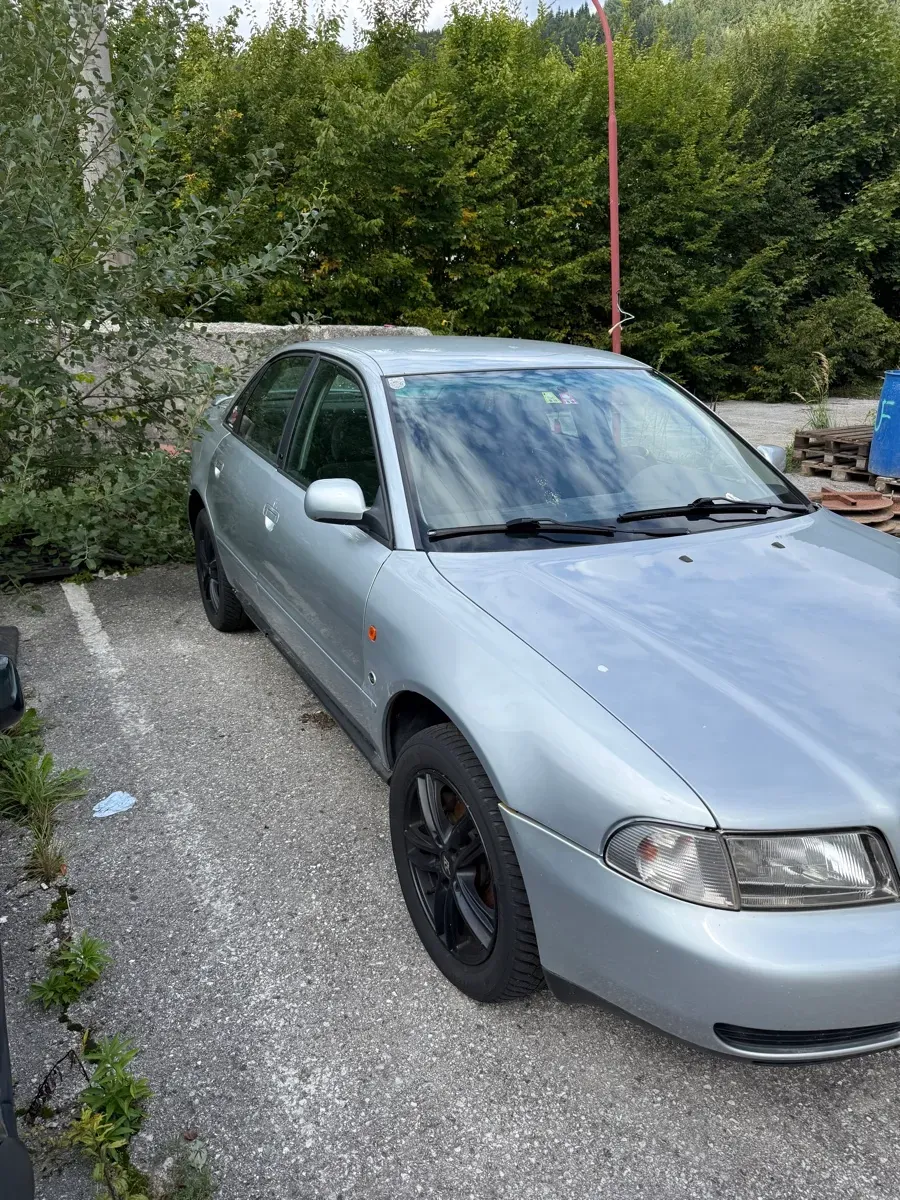 Audi A4 1995 photo 2