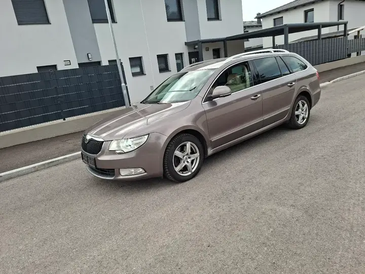Skoda Superb 2010 photo 3