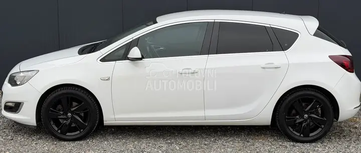 Opel Astra J 2013 photo 4