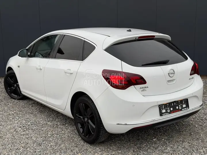 Opel Astra J 2013 photo 5