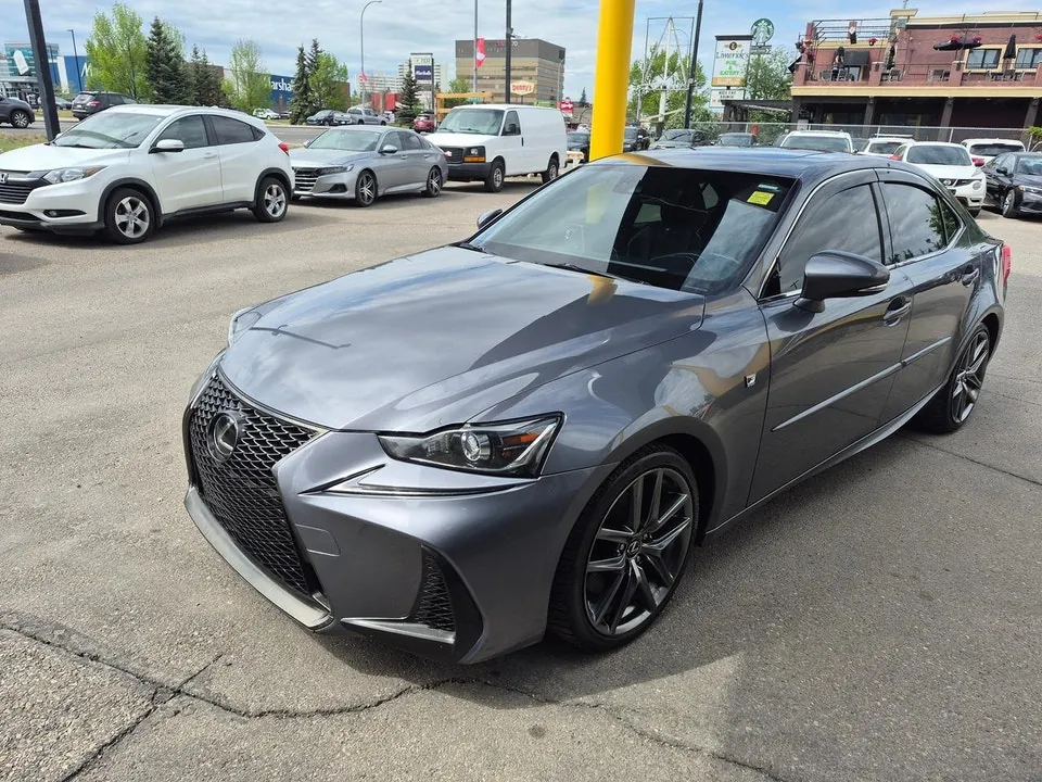 Lexus Is 300 2017 photo 3
