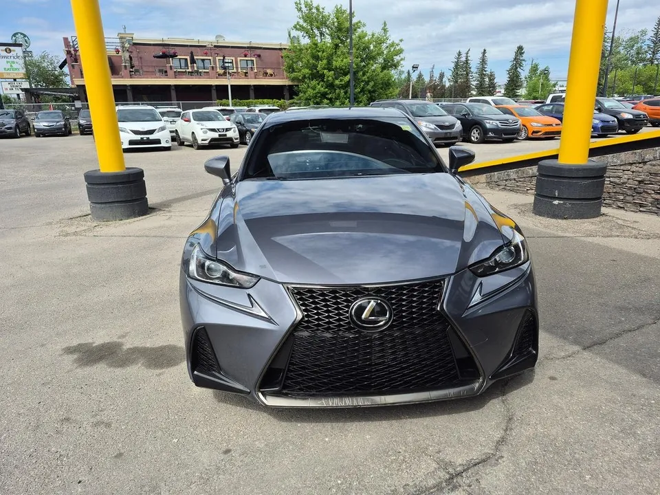 Lexus Is 300 2017 photo 4