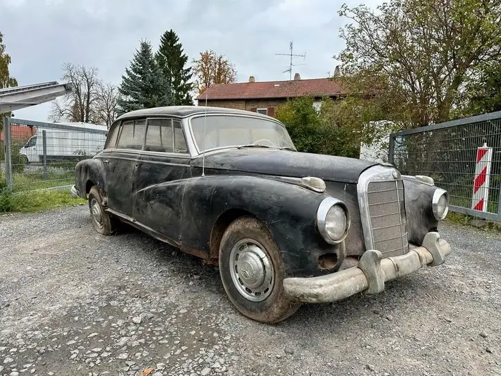 Mercedes-Benz 300D