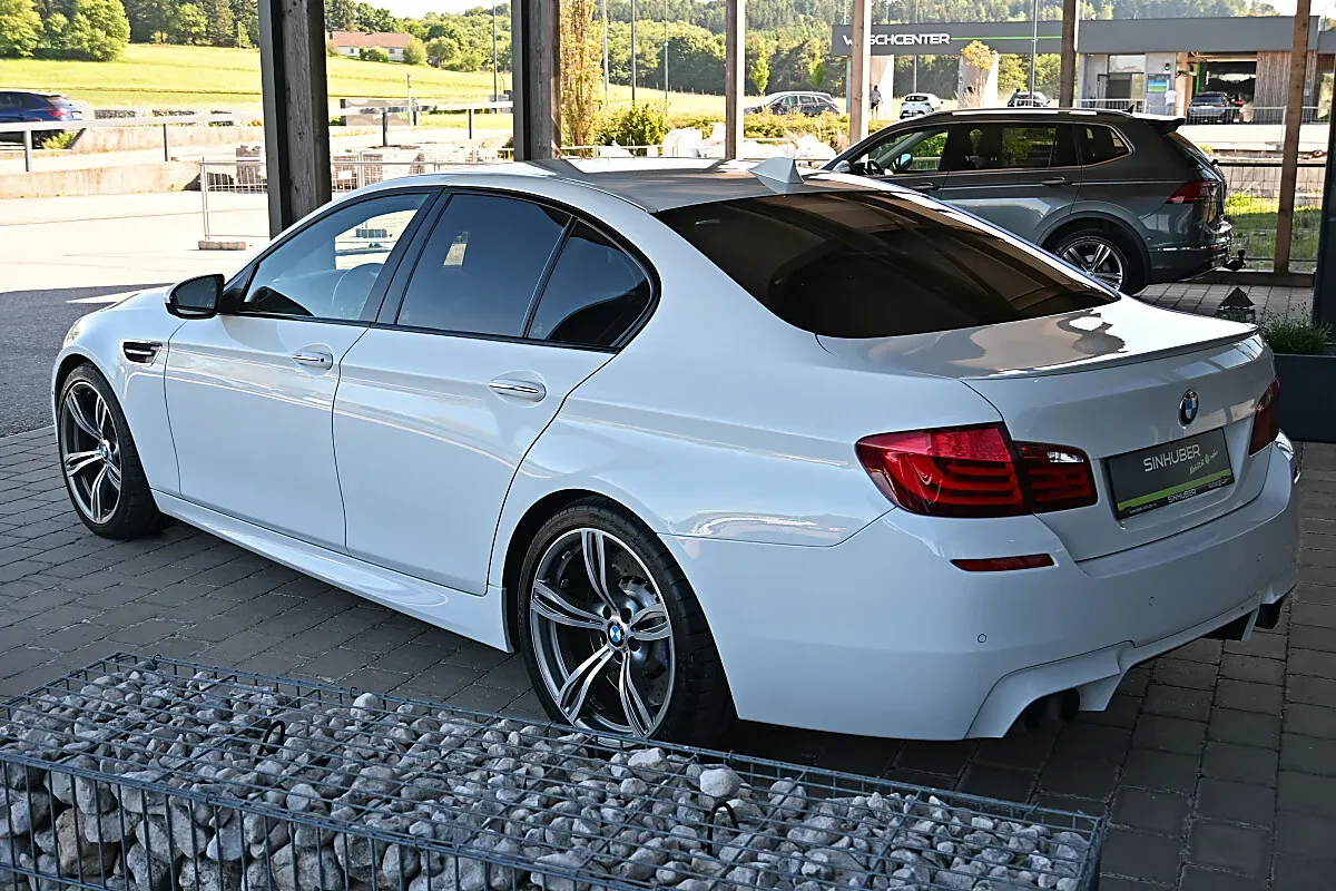 BMW 5 Series 2012 photo 3
