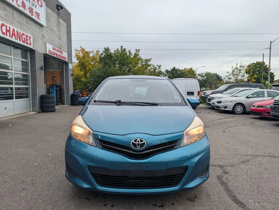 Toyota Yaris 2013 photo 2